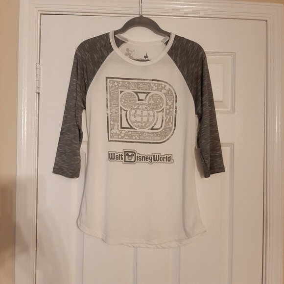 Disney World Parks Top Baseball Tee Mickey Mouse Graphic T-shirt Cream Grey Sz M - Picture 10 of 10